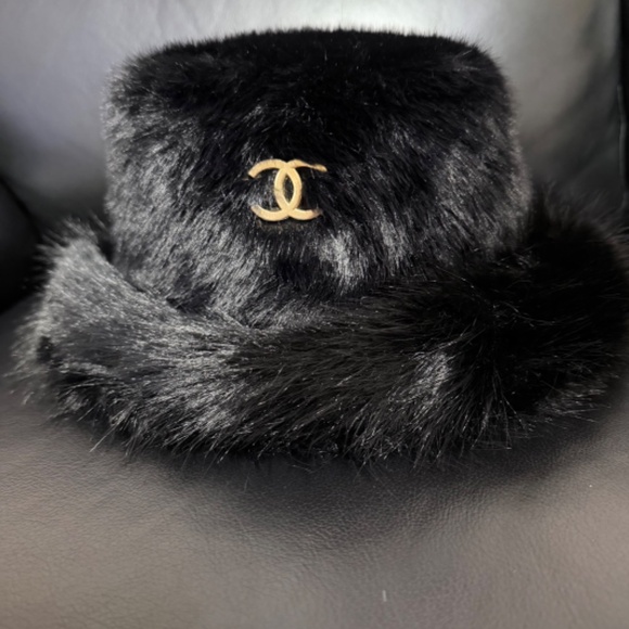 WOMEN'S CHANEL BLACK FAUX FUR BUCKET HAT ONE SIZE EXCELLENT PREOWNED LIKE NEW - Picture 3 of 5